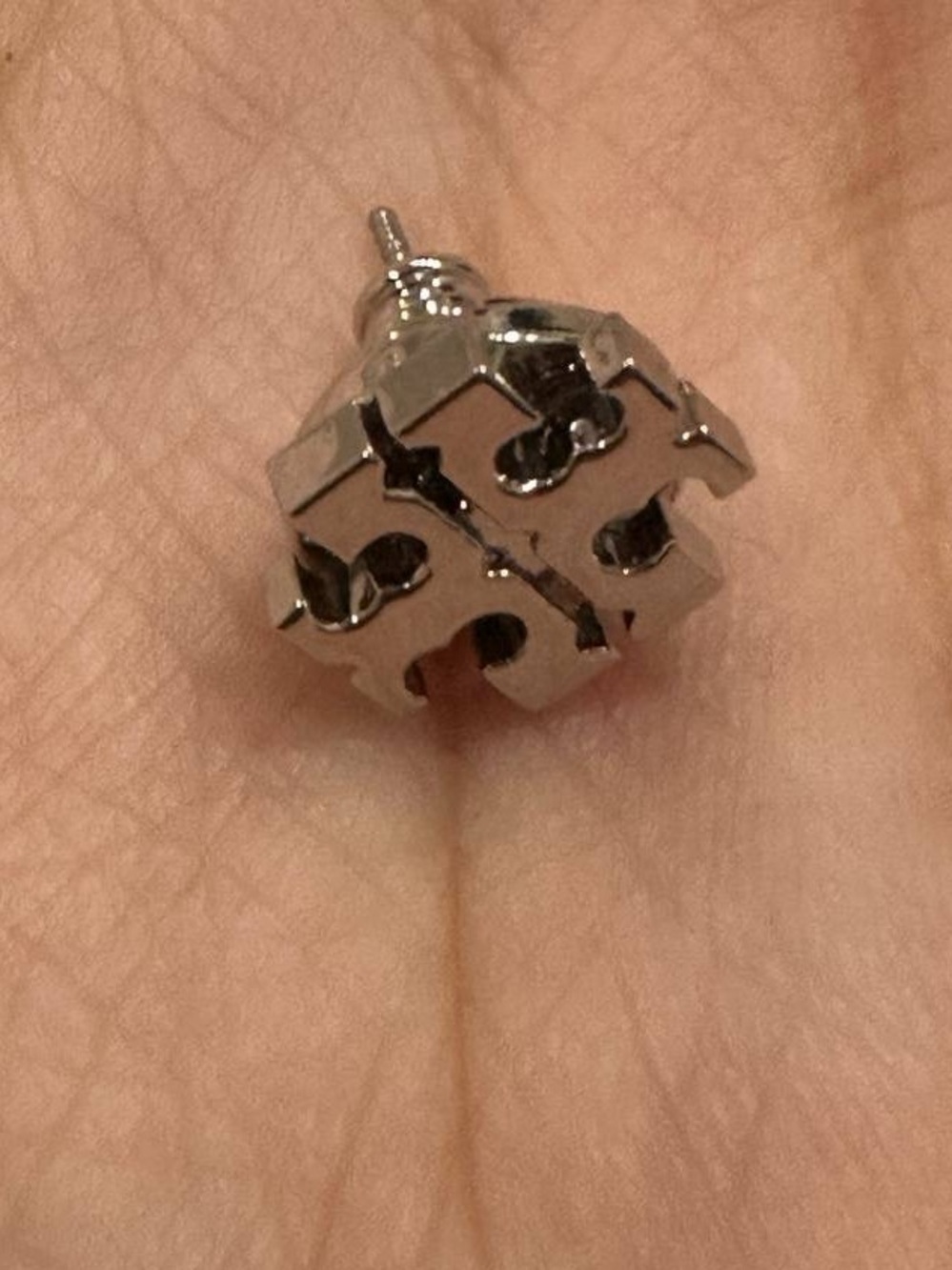 Tory burch logo silver stud earring one of the pair is missing